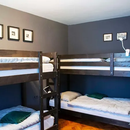 Sax Pub Hostel *