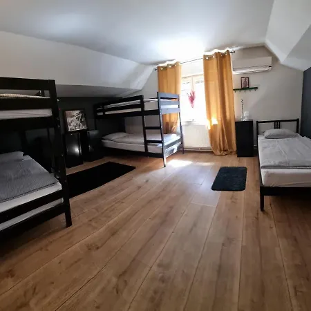 Sax Pub Hostel *