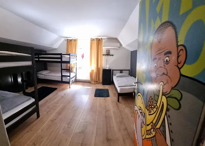 بيت شباب Sax Pub